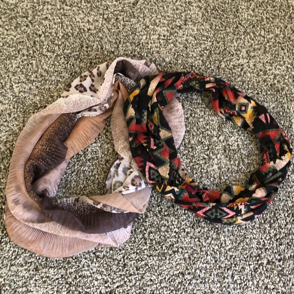 Bundle of 2 EUC Scarves